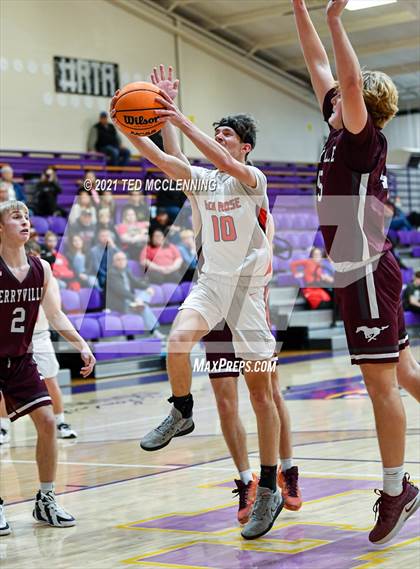 Thumbnail 1 in Glen Rose vs Perryville (Fountain Lake Christmas Classsic) photogallery.