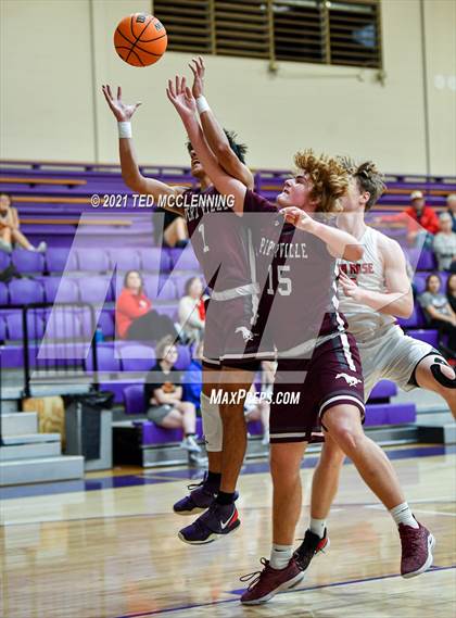 Thumbnail 2 in Glen Rose vs Perryville (Fountain Lake Christmas Classsic) photogallery.