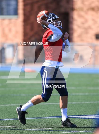 Thumbnail 3 in Notre Dame (SO) @ Loyola (Scrimmage) photogallery.