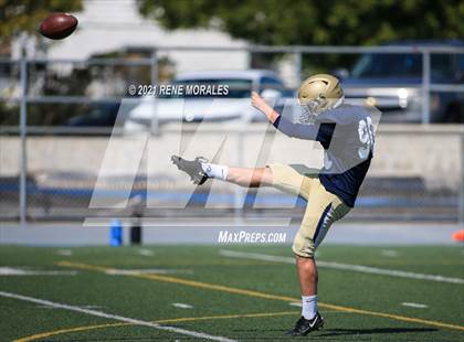 Thumbnail 1 in Notre Dame (SO) @ Loyola (Scrimmage) photogallery.