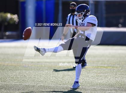 Thumbnail 1 in Notre Dame (SO) @ Loyola (Scrimmage) photogallery.