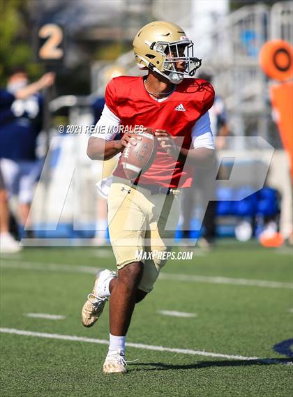 Thumbnail 2 in Notre Dame (SO) @ Loyola (Scrimmage) photogallery.