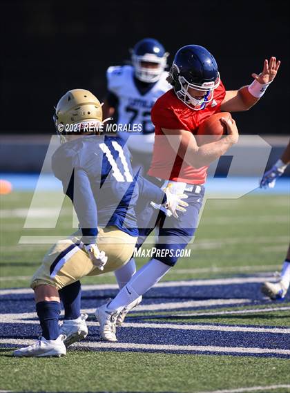 Thumbnail 3 in Notre Dame (SO) @ Loyola (Scrimmage) photogallery.