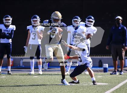 Thumbnail 1 in Notre Dame (SO) @ Loyola (Scrimmage) photogallery.