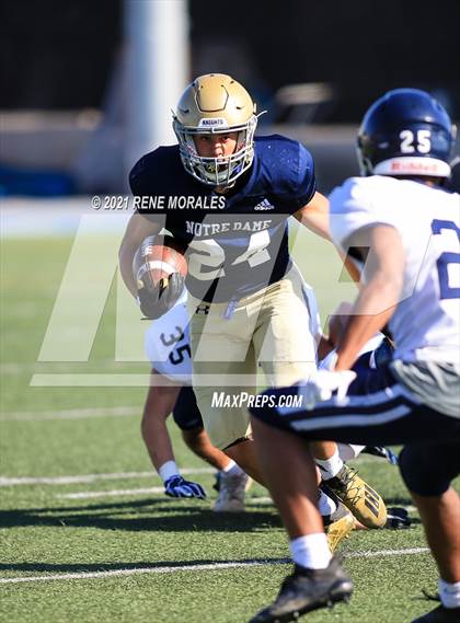 Thumbnail 1 in Notre Dame (SO) @ Loyola (Scrimmage) photogallery.