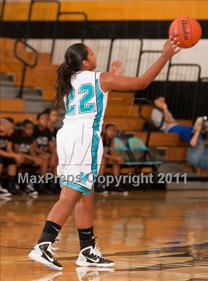 Thumbnail 1 in Pasadena Memorial vs Pearland (McDonald's Texas Invitational) photogallery.