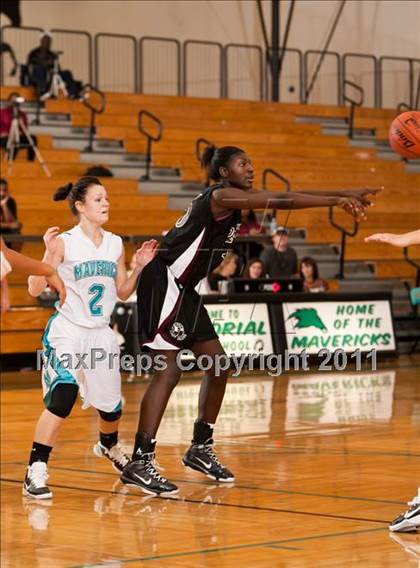 Thumbnail 2 in Pasadena Memorial vs Pearland (McDonald's Texas Invitational) photogallery.