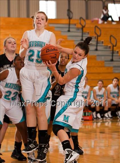 Thumbnail 2 in Pasadena Memorial vs Pearland (McDonald's Texas Invitational) photogallery.