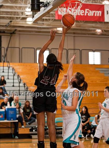 Thumbnail 2 in Pasadena Memorial vs Pearland (McDonald's Texas Invitational) photogallery.