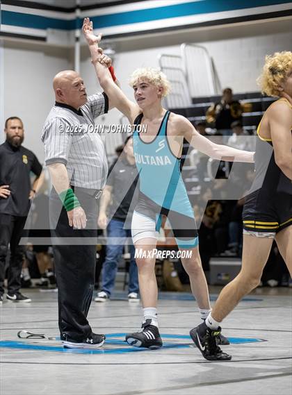 Thumbnail 2 in Sultana vs Santa Fe (CIF SS Division 3 Final) photogallery.