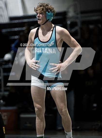 Thumbnail 2 in Sultana vs Santa Fe (CIF SS Division 3 Final) photogallery.