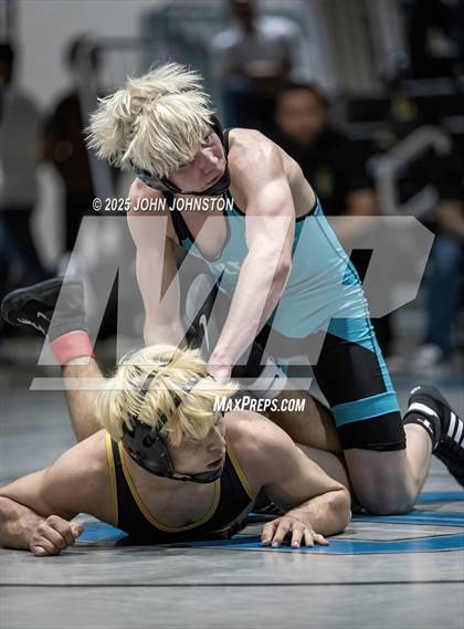 Thumbnail 3 in Sultana vs Santa Fe (CIF SS Division 3 Final) photogallery.