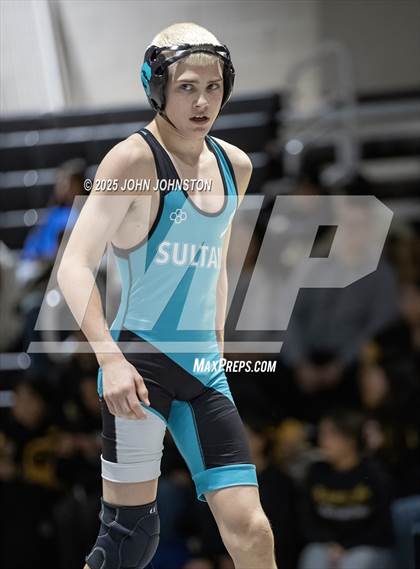 Thumbnail 3 in Sultana vs Santa Fe (CIF SS Division 3 Final) photogallery.