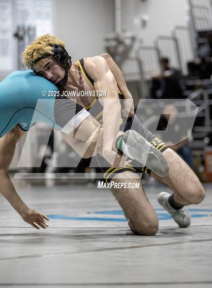 Thumbnail 3 in Sultana vs Santa Fe (CIF SS Division 3 Final) photogallery.