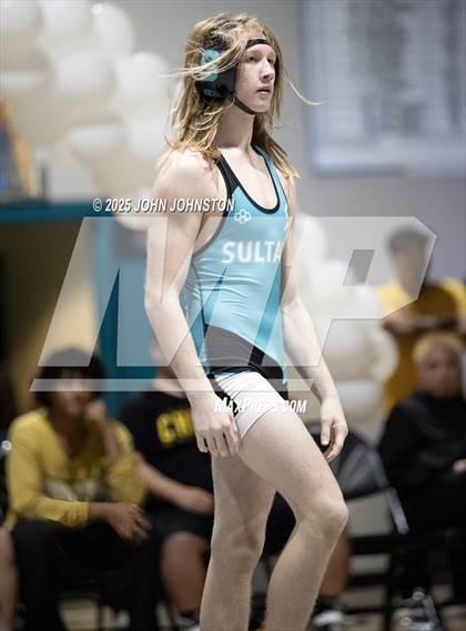 Thumbnail 3 in Sultana vs Santa Fe (CIF SS Division 3 Final) photogallery.