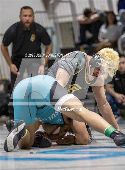 Thumbnail 3 in Sultana vs Santa Fe (CIF SS Division 3 Final) photogallery.