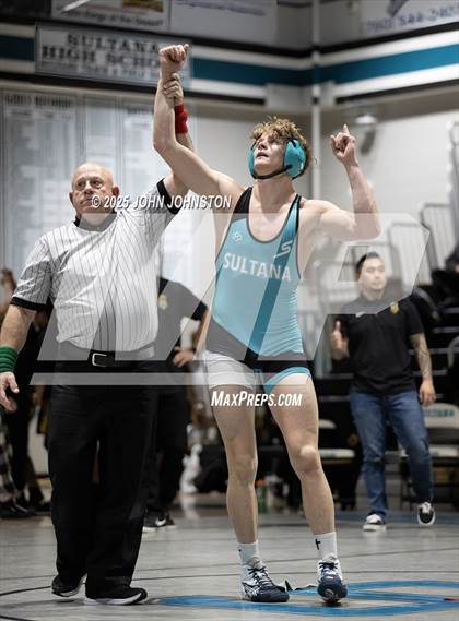 Thumbnail 2 in Sultana vs Santa Fe (CIF SS Division 3 Final) photogallery.