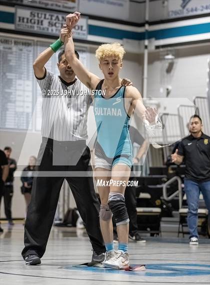 Thumbnail 3 in Sultana vs Santa Fe (CIF SS Division 3 Final) photogallery.