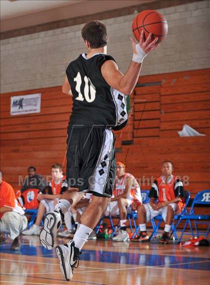 Thumbnail 2 in Apple Valley vs. Palos Verdes Peninsula (MaxPreps Holiday Classic) photogallery.