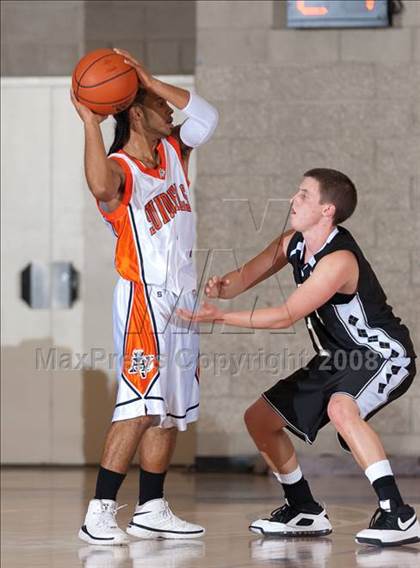 Thumbnail 2 in Apple Valley vs. Palos Verdes Peninsula (MaxPreps Holiday Classic) photogallery.