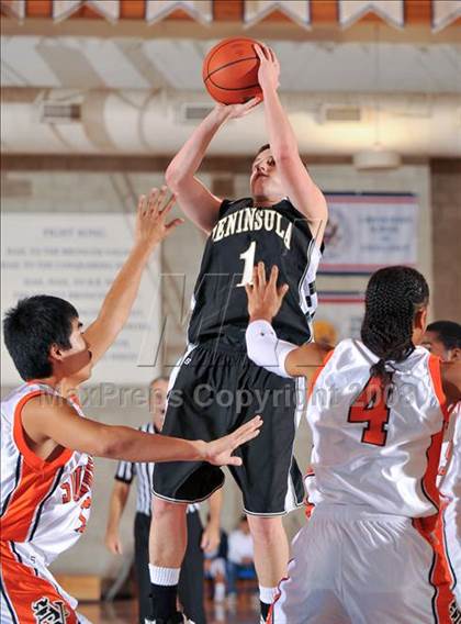 Thumbnail 2 in Apple Valley vs. Palos Verdes Peninsula (MaxPreps Holiday Classic) photogallery.