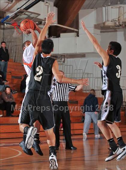Thumbnail 1 in Apple Valley vs. Palos Verdes Peninsula (MaxPreps Holiday Classic) photogallery.