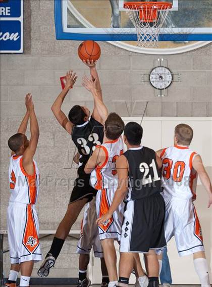 Thumbnail 1 in Apple Valley vs. Palos Verdes Peninsula (MaxPreps Holiday Classic) photogallery.