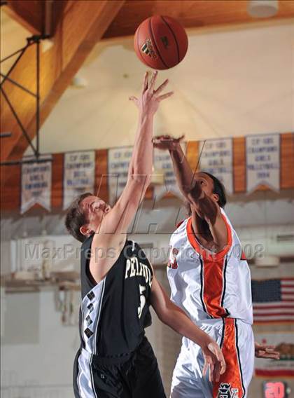 Thumbnail 1 in Apple Valley vs. Palos Verdes Peninsula (MaxPreps Holiday Classic) photogallery.