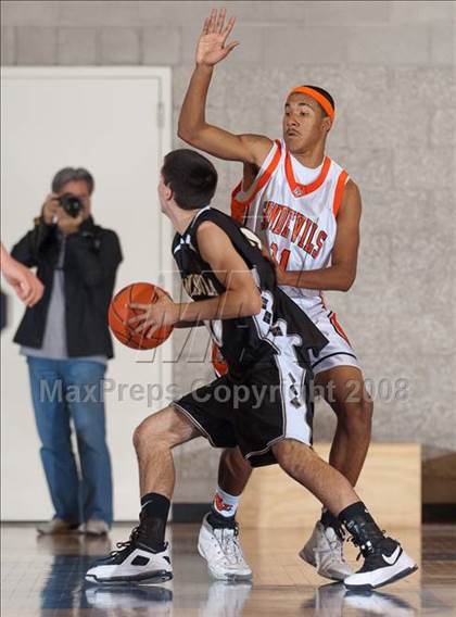 Thumbnail 3 in Apple Valley vs. Palos Verdes Peninsula (MaxPreps Holiday Classic) photogallery.