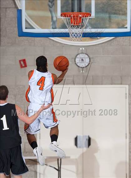 Thumbnail 1 in Apple Valley vs. Palos Verdes Peninsula (MaxPreps Holiday Classic) photogallery.