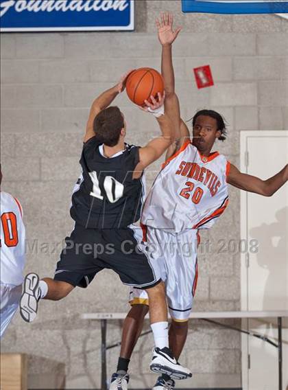 Thumbnail 2 in Apple Valley vs. Palos Verdes Peninsula (MaxPreps Holiday Classic) photogallery.