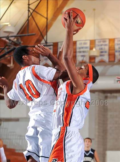 Thumbnail 3 in Apple Valley vs. Palos Verdes Peninsula (MaxPreps Holiday Classic) photogallery.