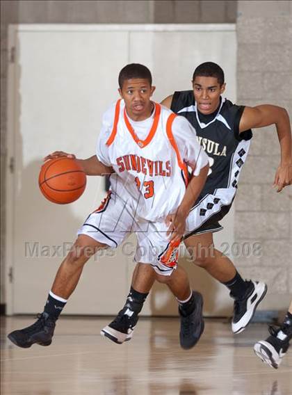 Thumbnail 3 in Apple Valley vs. Palos Verdes Peninsula (MaxPreps Holiday Classic) photogallery.