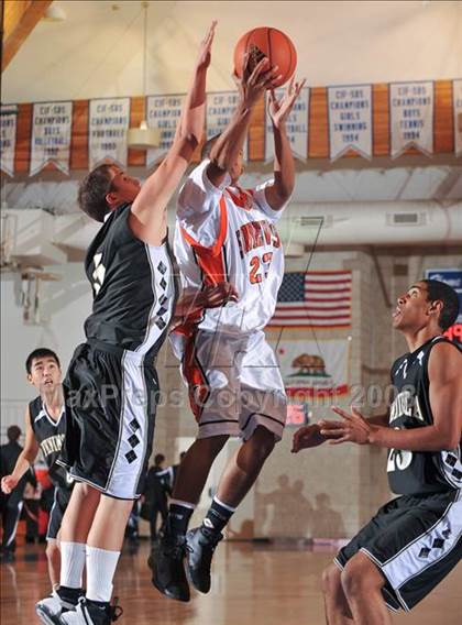 Thumbnail 1 in Apple Valley vs. Palos Verdes Peninsula (MaxPreps Holiday Classic) photogallery.