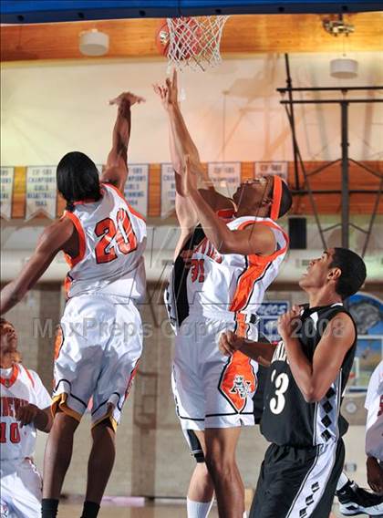 Thumbnail 3 in Apple Valley vs. Palos Verdes Peninsula (MaxPreps Holiday Classic) photogallery.