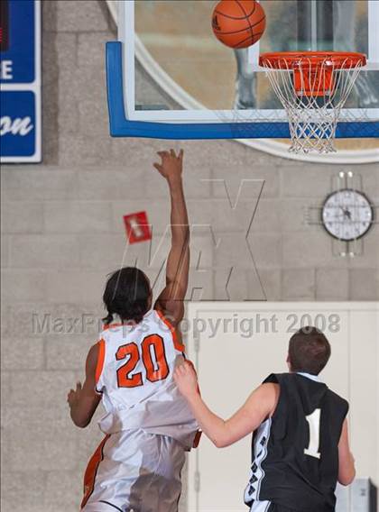 Thumbnail 1 in Apple Valley vs. Palos Verdes Peninsula (MaxPreps Holiday Classic) photogallery.