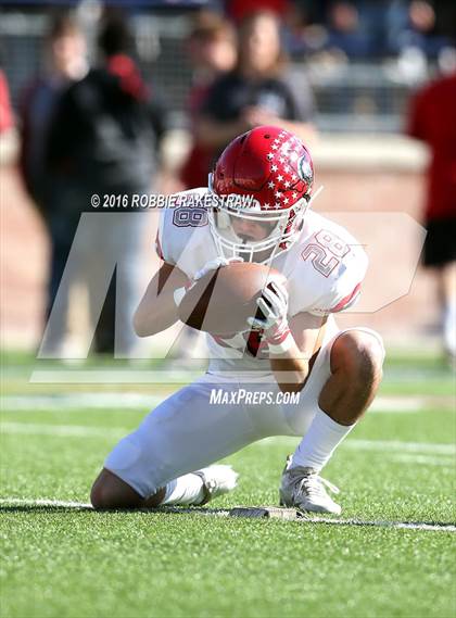 Thumbnail 2 in Van vs. Paris (UIL 4A Regional Quarterfinal Playoff) photogallery.