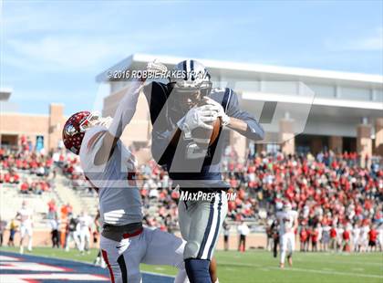 Thumbnail 2 in Van vs. Paris (UIL 4A Regional Quarterfinal Playoff) photogallery.