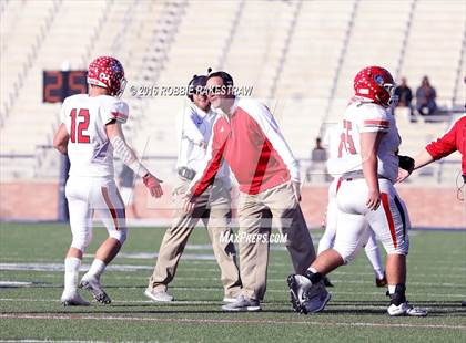 Thumbnail 2 in Van vs. Paris (UIL 4A Regional Quarterfinal Playoff) photogallery.