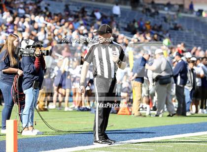 Thumbnail 1 in Van vs. Paris (UIL 4A Regional Quarterfinal Playoff) photogallery.