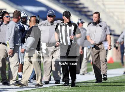 Thumbnail 2 in Van vs. Paris (UIL 4A Regional Quarterfinal Playoff) photogallery.