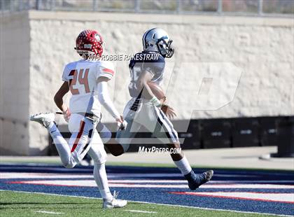 Thumbnail 2 in Van vs. Paris (UIL 4A Regional Quarterfinal Playoff) photogallery.