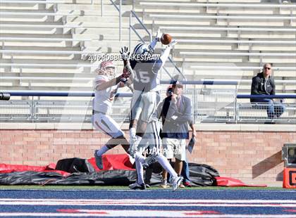 Thumbnail 3 in Van vs. Paris (UIL 4A Regional Quarterfinal Playoff) photogallery.