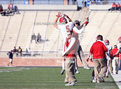 Thumbnail 3 in Van vs. Paris (UIL 4A Regional Quarterfinal Playoff) photogallery.