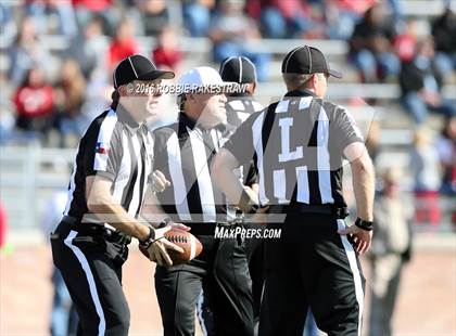 Thumbnail 3 in Van vs. Paris (UIL 4A Regional Quarterfinal Playoff) photogallery.