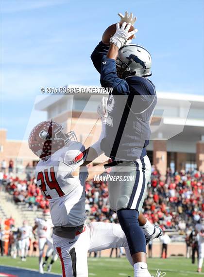 Thumbnail 1 in Van vs. Paris (UIL 4A Regional Quarterfinal Playoff) photogallery.