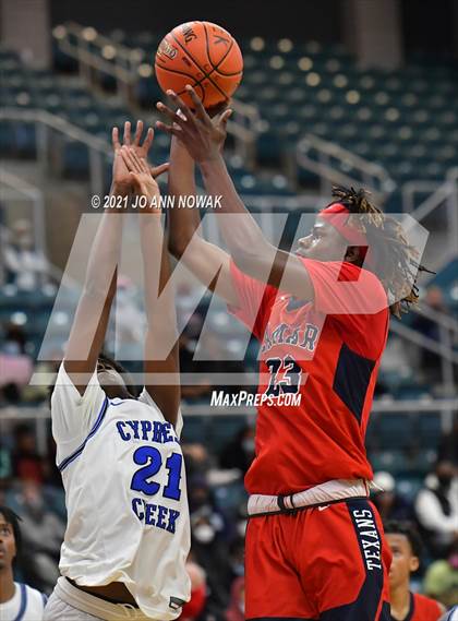 Thumbnail 1 in Cypress Creek vs. Lamar (UIL 6A Bi-District Playoff) photogallery.
