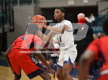 Thumbnail 3 in Cypress Creek vs. Lamar (UIL 6A Bi-District Playoff) photogallery.