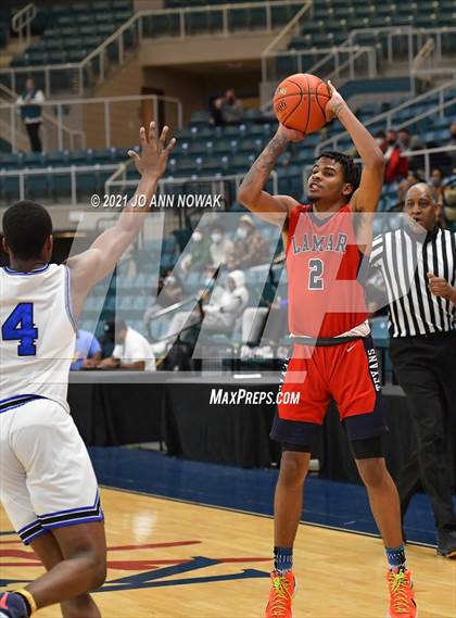 Thumbnail 3 in Cypress Creek vs. Lamar (UIL 6A Bi-District Playoff) photogallery.