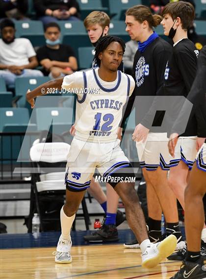 Thumbnail 3 in Cypress Creek vs. Lamar (UIL 6A Bi-District Playoff) photogallery.